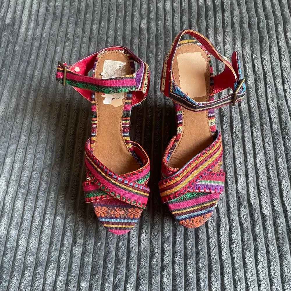 Selina by Summer Rio Wedge Sandals Womens Size 8 Tribal Striped